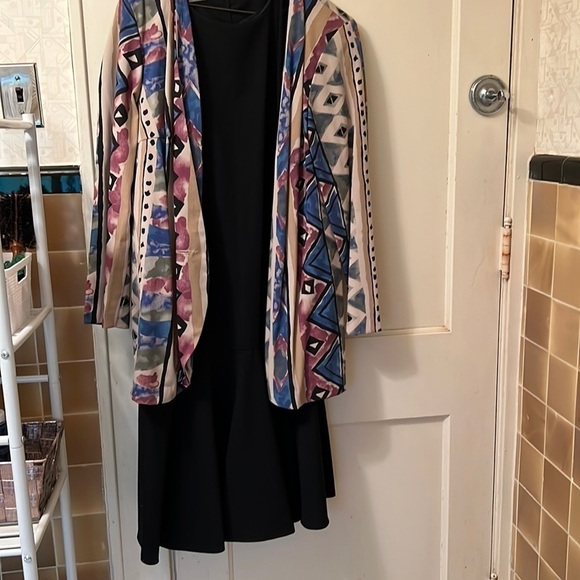 SLEEVELESS dress with Southwestern style jacket. Worn once. - Picture 5 of 6
